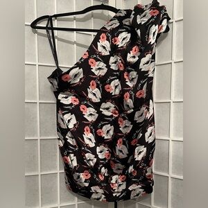 BEBE Black Lip-Print Je taime Silk One Shoulder Tie Top